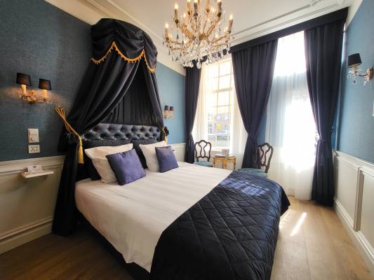 Room with warm lighting at PrimeWharf